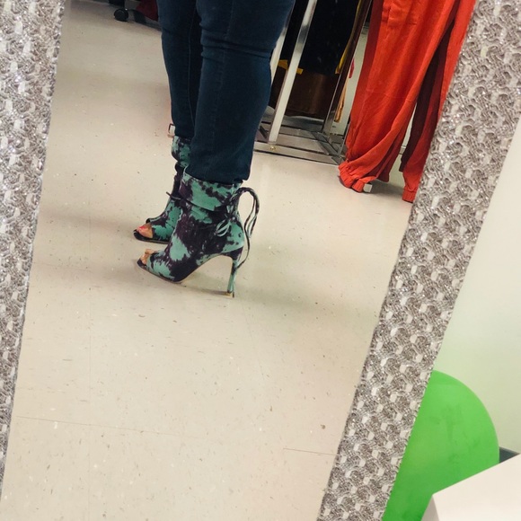 Tie dye booties - Picture 3 of 3